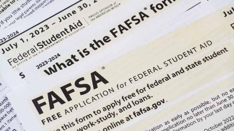 FAFSA end sibling discounts. (via Getty Images)