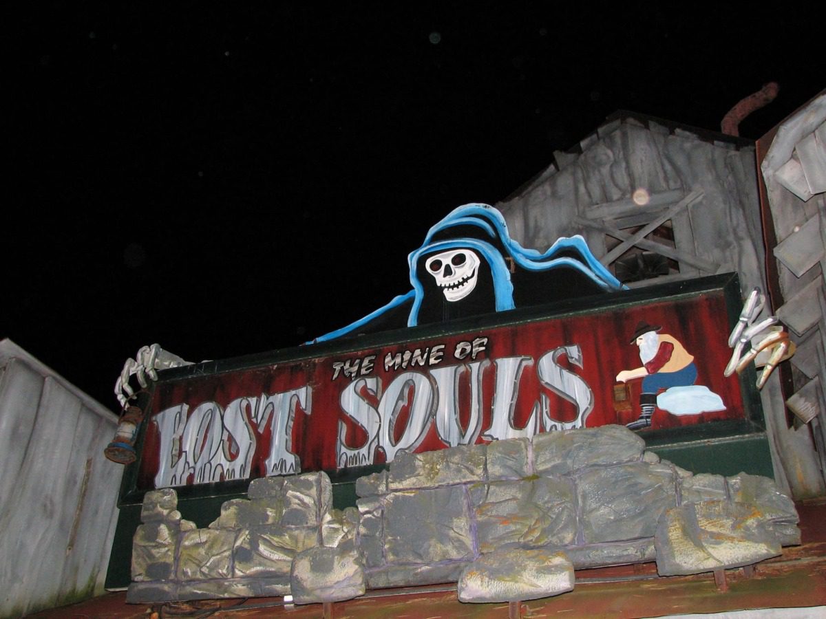 The mine of lost souls ride in Canobie Lake Park